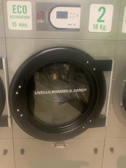 1#6518 Impianto di lavatrici e asciugatrici