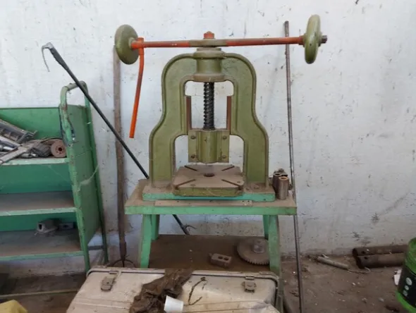 1#8467 Impianto di smistamento rifiuti e materiali di derivazione