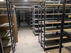 Impianto scaffalature metalliche con soppalco