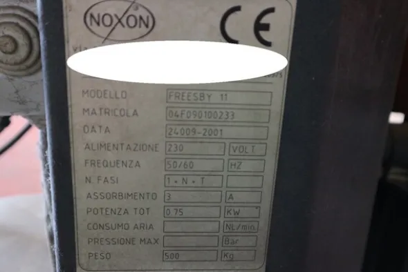 83#5528 Incellofanatrice Noxon e reggiatrici