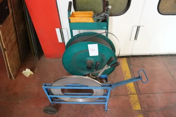 83#5528 Incellofanatrice Noxon e reggiatrici