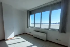 #25748 In vendita o locazione commerciale ufficio al sesto piano con posto auto scoperto