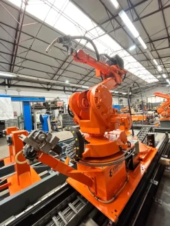 Isola robot ABB IRB 2400L per saldatura