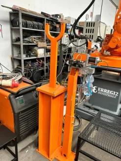 Isola robot ABB per saldatura testata con garanzia