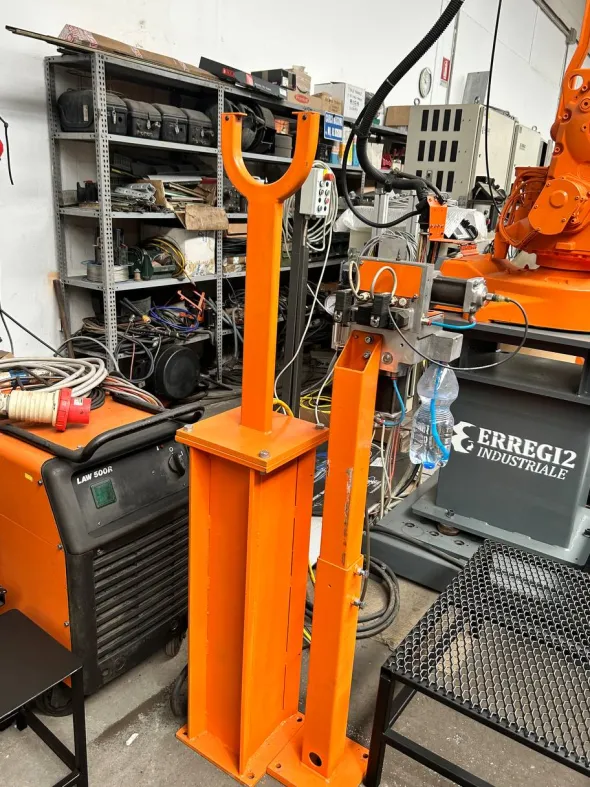 Isola robot ABB per saldatura testata con garanzia