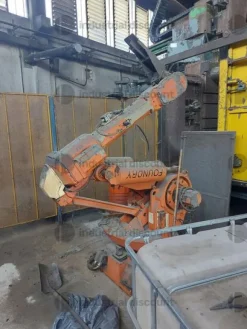 4#9070 Isola robotizzata per pressofusione con pressa Maiko