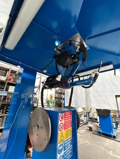 ISOLA ROBOT MOTOMAN HP 6 PER SALDATURA