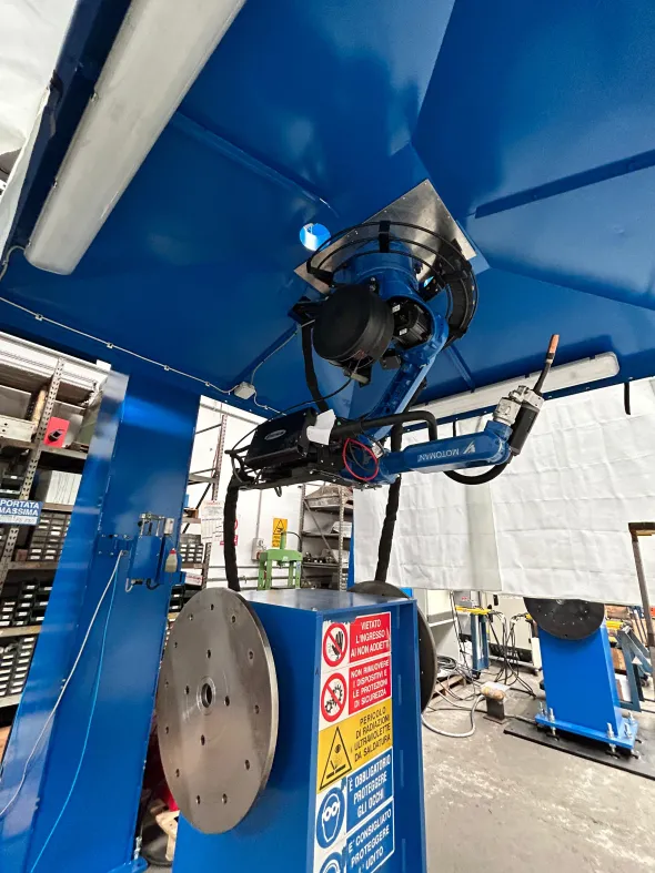 ISOLA ROBOT MOTOMAN HP 6 PER SALDATURA