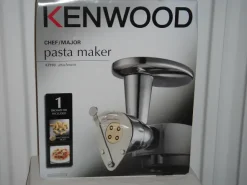 KENWOOD CHEF TITANIUM KMC010 1400W KITCHEN MACHINE