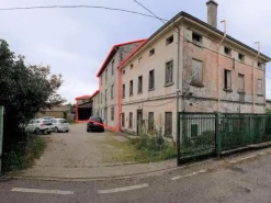 #8044 Laboratorio con deposito, abitazione e corte