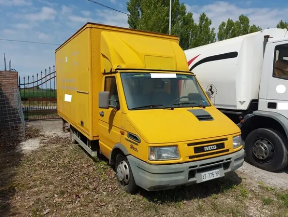 9#7780 Laboratorio mobile Iveco 49E12
