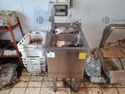 17#9389 Lavandini con centralina a pedaleContenitore e Armadietti spogliatoio acciaio