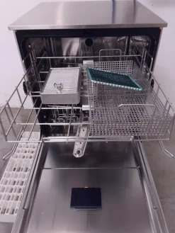 LAVASTRUMENTI/LAVAVETRERIE - MIELE(COD. PH-PR-LAVA-15)