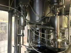 LC574 Linea Imbotti. Isobarico PET Acqua – CSD –2L