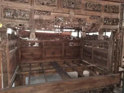 10#9425 Letto baldacchino e Tavolo