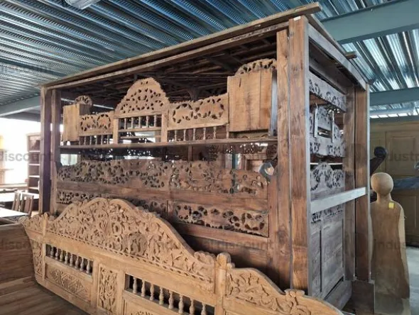10#9425 Letto baldacchino e Tavolo