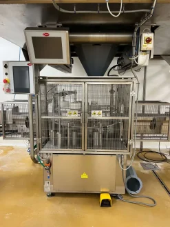 LINEA CONFEZIONAMENTO CONTENITORI IN PLASTICA