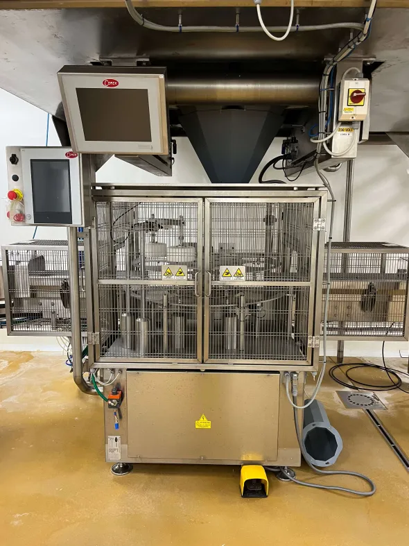 LINEA CONFEZIONAMENTO CONTENITORI IN PLASTICA