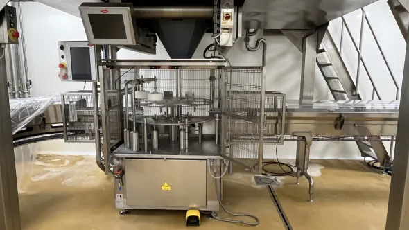 LINEA CONFEZIONAMENTO CONTENITORI IN PLASTICA