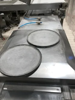 LINEA DI CONFEZIONAMENTO SOTTOVUOTO CON NASTRI
