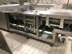 LINEA DI CONFEZIONAMENTO SOTTOVUOTO CON NASTRI