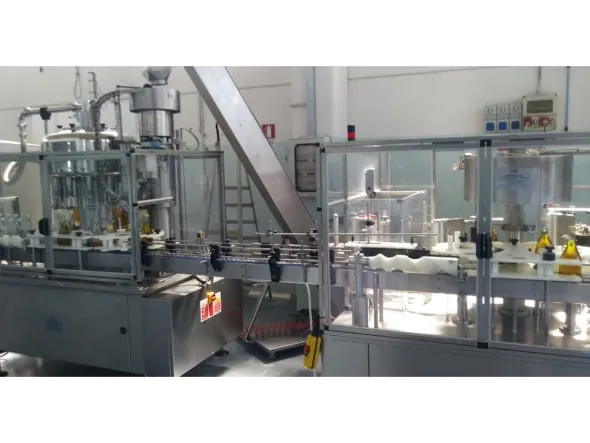 Linea di imbottigliamento olio e liquidi di bassa densità