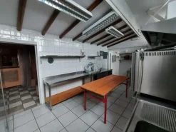 #19727 Locale commerciale adibito a bar-pub-pizzeria