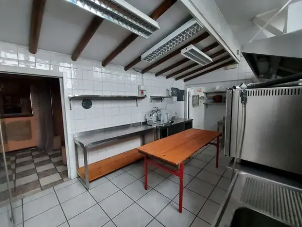 #19727 Locale commerciale adibito a bar-pub-pizzeria