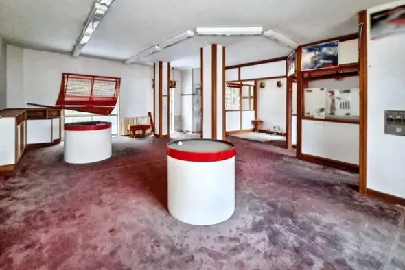 #25803 Locale commerciale con cantina (ex istituto bancario)