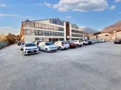 #22970 Locale commerciale con due garage