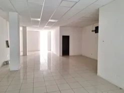 #22973 Locale commerciale con garage (sub 43)
