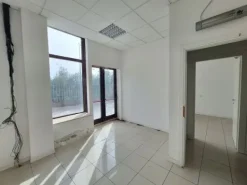 #22973 Locale commerciale con garage (sub 43)