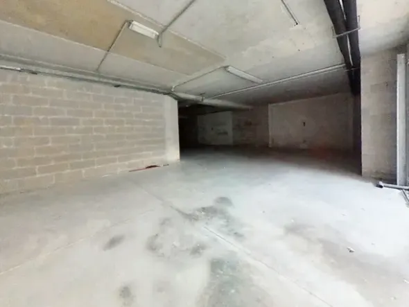 #22982 Locale commerciale con garage (sub 79)