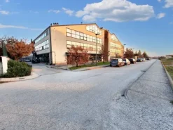 #22982 Locale commerciale con garage (sub 79)