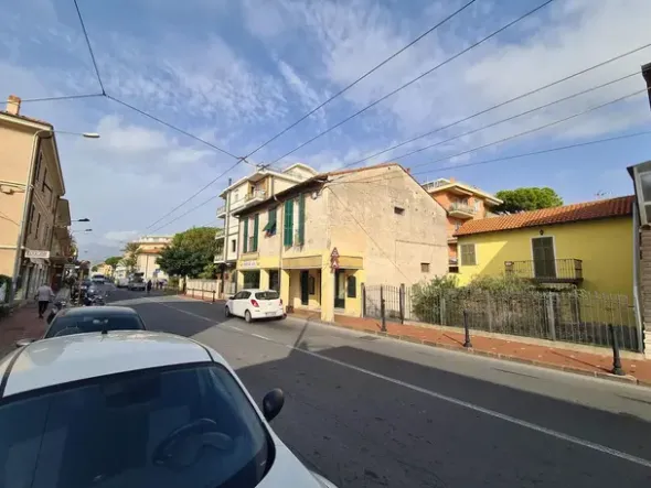 #25903 Locale Commerciale con Vetrina su Strada a Bordighera