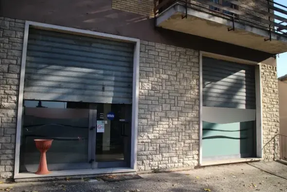 #11751 Locale commerciale con zona ristoro al piano terra