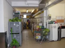 #4990 Locale commerciale e parcheggio pubblico