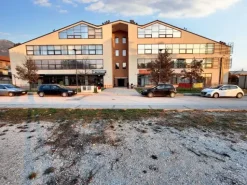 #22971 Locale commerciale in centro polifunzionale