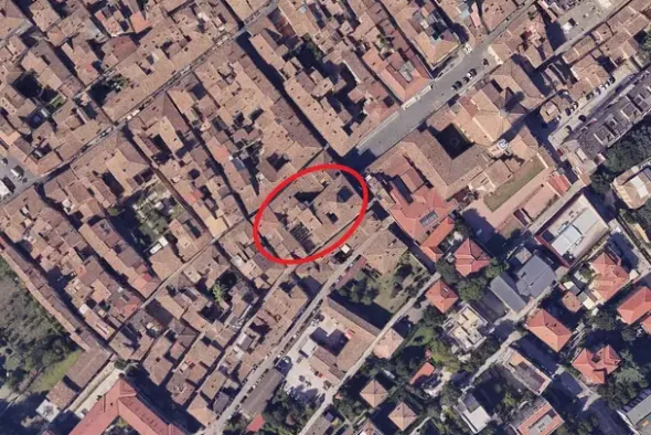 #24782 Locale commerciale in palazzo storico