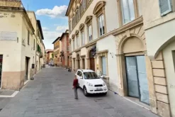 #24782 Locale commerciale in palazzo storico