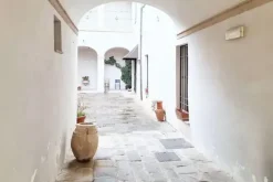 #24782 Locale commerciale in palazzo storico