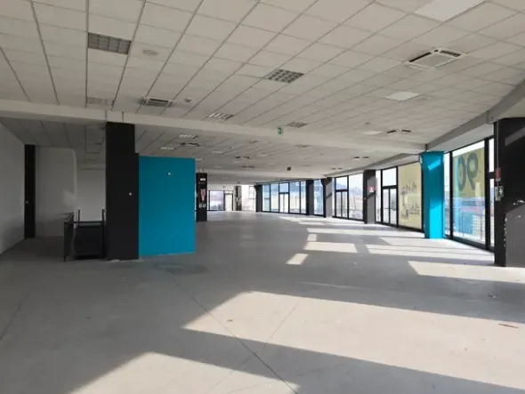 #2515047 Locale commerciale su due piani