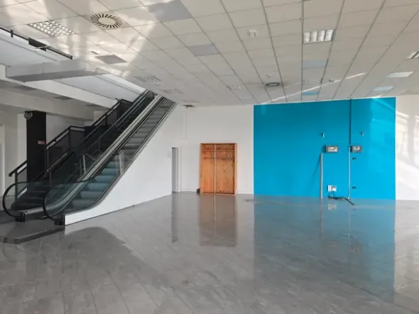 #2515047 Locale commerciale su due piani