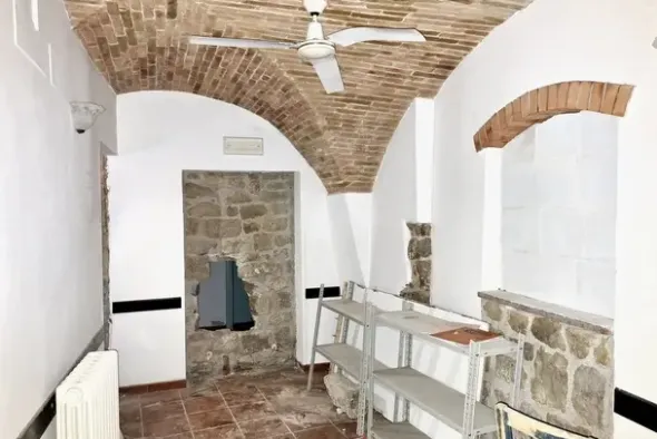 #23694 Locali ex-ristorante in centro storico
