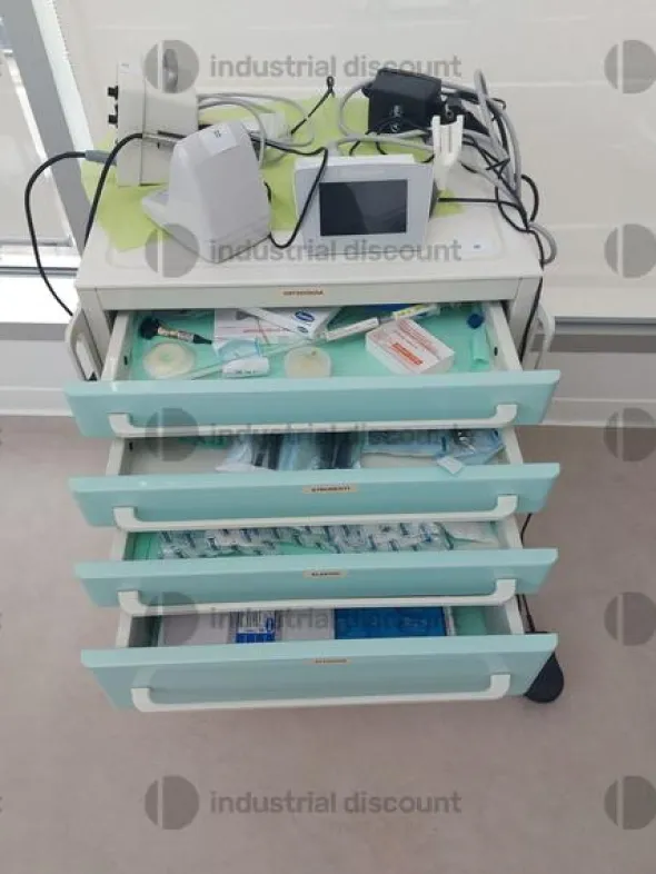 13#8917 Lotto blocco diArredo tecnico e materiale di consumo da ambulatorio odontoriatrico