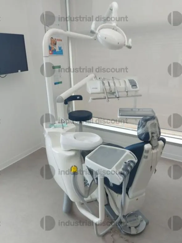 13#8917 Lotto blocco diArredo tecnico e materiale di consumo da ambulatorio odontoriatrico