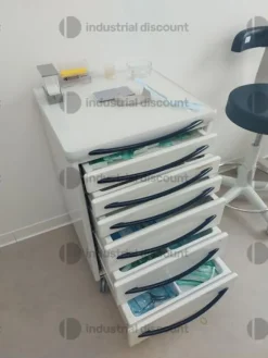 13#8917 Lotto blocco diArredo tecnico e materiale di consumo da ambulatorio odontoriatrico