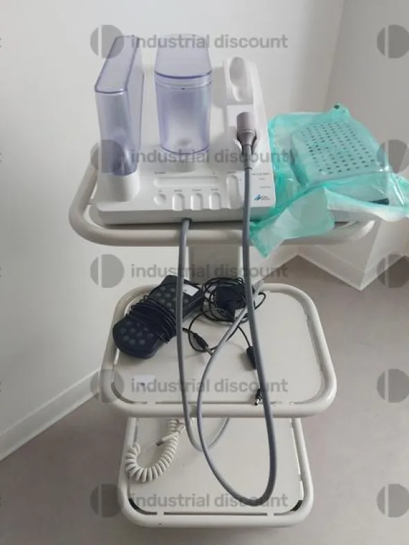 13#8917 Lotto blocco diArredo tecnico e materiale di consumo da ambulatorio odontoriatrico