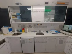 13#8917 Lotto blocco diArredo tecnico e materiale di consumo da ambulatorio odontoriatrico