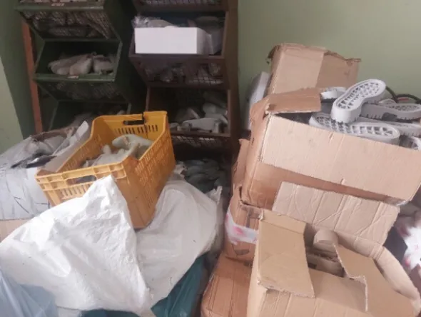 3#8463 Lotto blocco di rimanenze di magazzino e macchine per la lavorazione di calzature